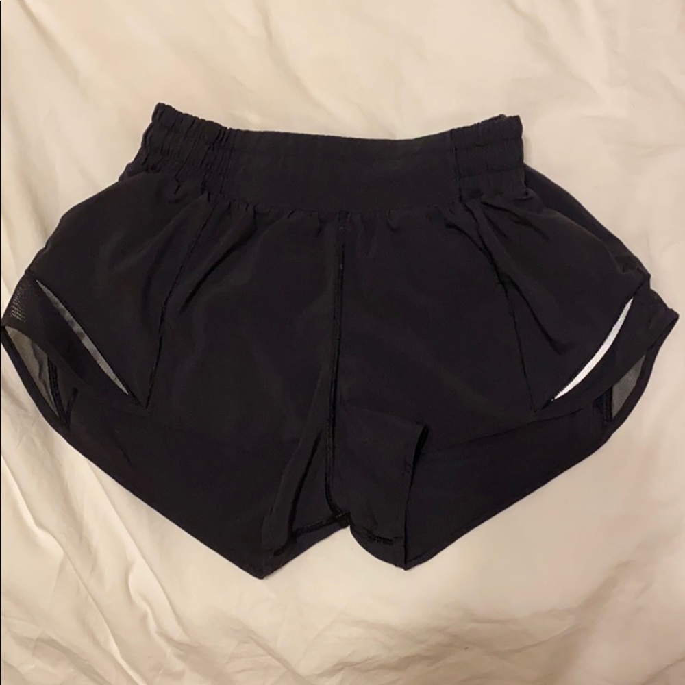 Lululemon Hotty Hot Low-Rise Shorts 2.5”